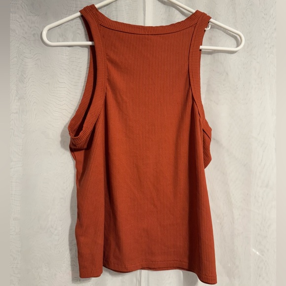Rust Sleeveless Ribbed Top - Picture 2 of 3